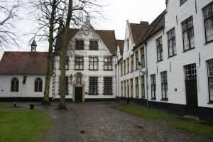 Houses_in_béguinage_of_Bruges