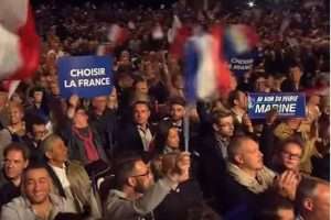 Meeting de Marine Le Pen (capture Russia Today)