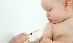 Vaccination d'un nourrisson. De Africa studio/Shutterstock