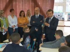 Le président fait sa rentrée scolaire à Forbach (capture France Info)