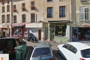 Le feu a pris dans un appartement du premier étage du 78 bis, rue Saint-Nicolas à Nancy (google street)