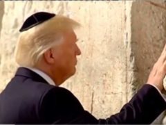Trump devant le mur des Lamentations (capture Rewind)