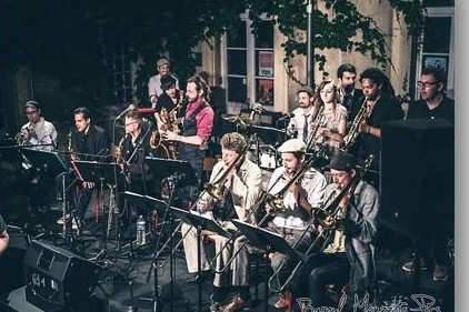 Le Nancy Ska Jazz Orchestra est un Big Band de 16 musiciens qui explore le style skajazz