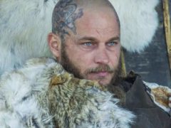 Ragnar Lothbrok, tel qu'il est représenté dans la série « Vikings ». Mythologian net