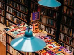 Les grands succès de librairie ont-ils des points communs ? Adolfo Felix/Unsplash