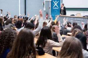 ournée « Filles et Maths » à L'Ecole polytechnique avec une centaine de lycéennes de l'Essonne. J. Barande/École polytechnique, CC BY