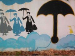Et si Mary Poppins n'en pouvait plus? Les employées de maison vivent dans une grande précarité largement ignorée des discours publics. Street art, 2007. Manuel Faisco/Flicke, CC BY-NC-ND