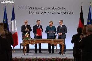 Le traité d'Aix-la-Chapelle signé entre Emmanuel Macron et Angela Merkel (capture euronews)