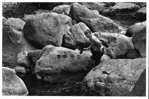 fermer Peinture à l'eau sur les pierres, 1998, Vallée Hakone © Atelier Lee Ufan