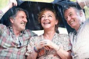 Le mari (Daniel Auteuil), la femme (Catherine Frot), et l’amant (Bernard Le Coq), le trio amoureux version retraités.