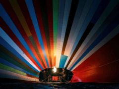 S’enfuir de nuit à bord d’une montgolfière, c’est le projet fou qu’ont réussi deux familles est-allemandes en 1979.