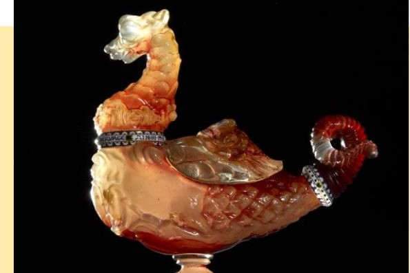 ÉMILE Gallé: Dragon héraldique, 1894, verre soufflé adjugé 244 600 €. Acquisition du musée d'Orsay (catalogue de la vente)