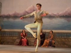 C’est le jeune danseur ukrainien Oleg Ivenko qui a été choisi pour incarner le « seigneur de la danse », Rudolph Noureev.