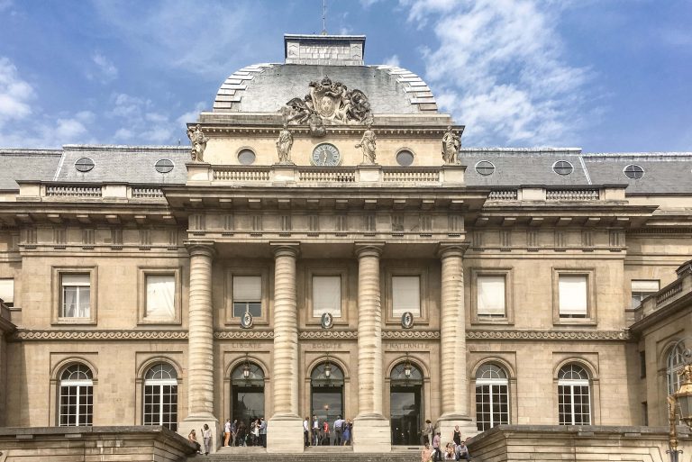 Palais de Justice de Paris (wikimedia Commons)