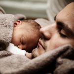 Papa et bébé (Pixabay)