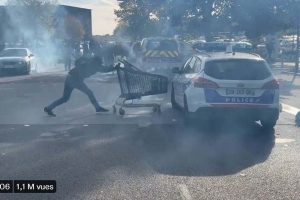 Attaque d'une voiture de police à Nantes (Twitter)