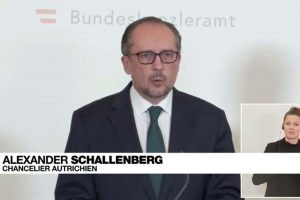 Alexander Schallenberg, chancelier autrichien, annonce les mesures de confinement (capture Youtube France 24)