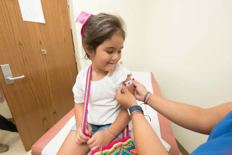 Vaccination des enfants (Pexels)