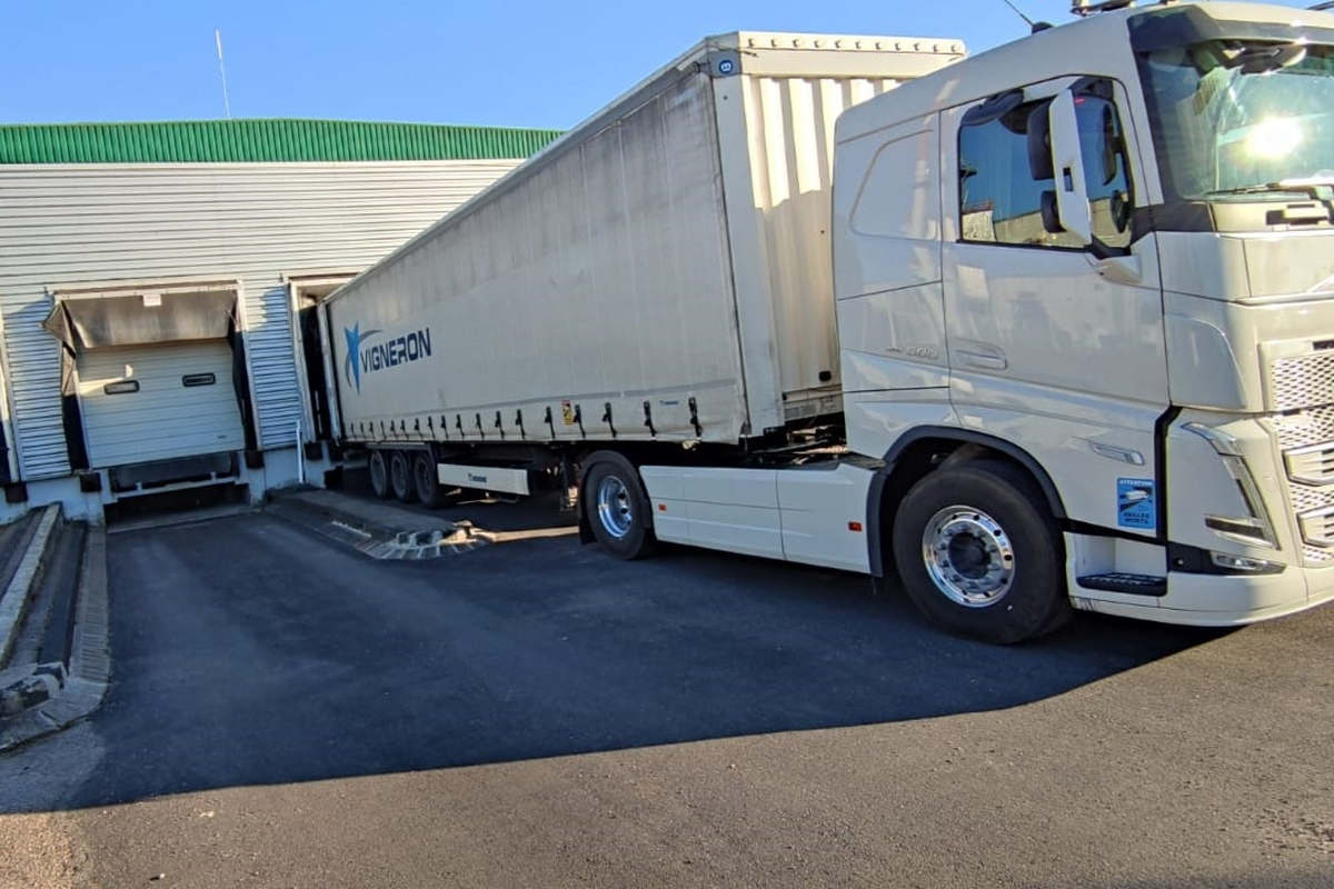 Le camion de 38 tonnes embarque le matériel médical pour l'Ukraine via la Pologne (CHRU Nancy)