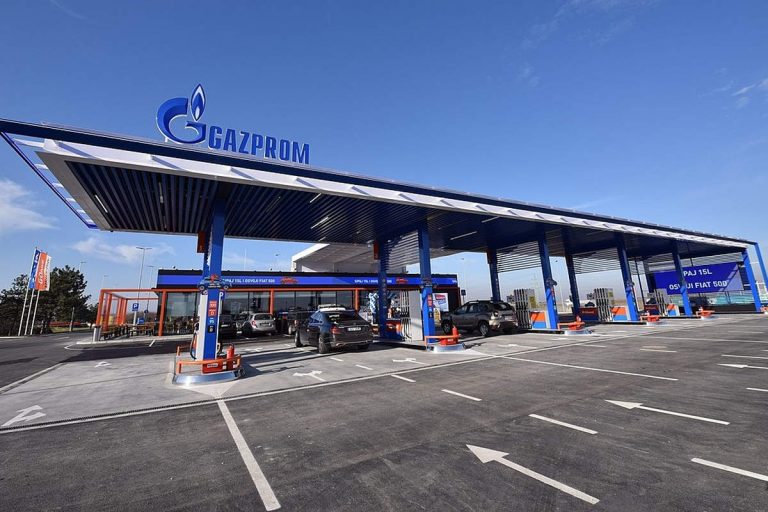 GazpromNIS_Gazprom-benzinska-stanica (commons wikimedia)