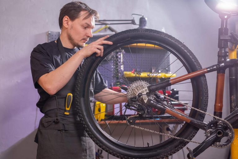 Réparateur de bicylette, un métier d'avenir (UnlimPhotos)
