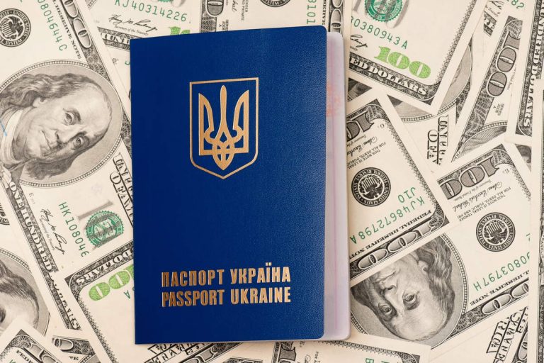 Des dollars pour l'Ukraine (Photo Unlimphotos)