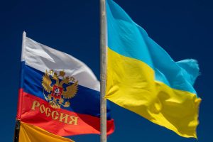 Drapeaux russe et ukrainien (CC0 Public Domain