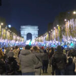 Les Champs-Élysées illuminés (Euronews)