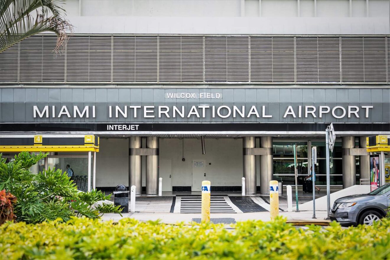 Miami, USA - Entrée de l'aéroport international de Miami