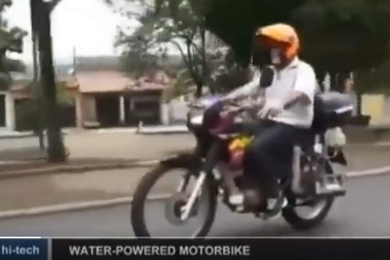 La moto qui roule à l'eau (Twitter)