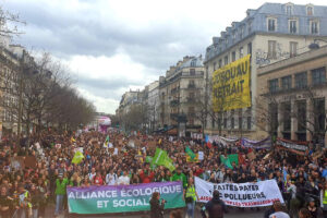 Manif monstre à Paris (capture Twitter Alliance écologique et sociale)