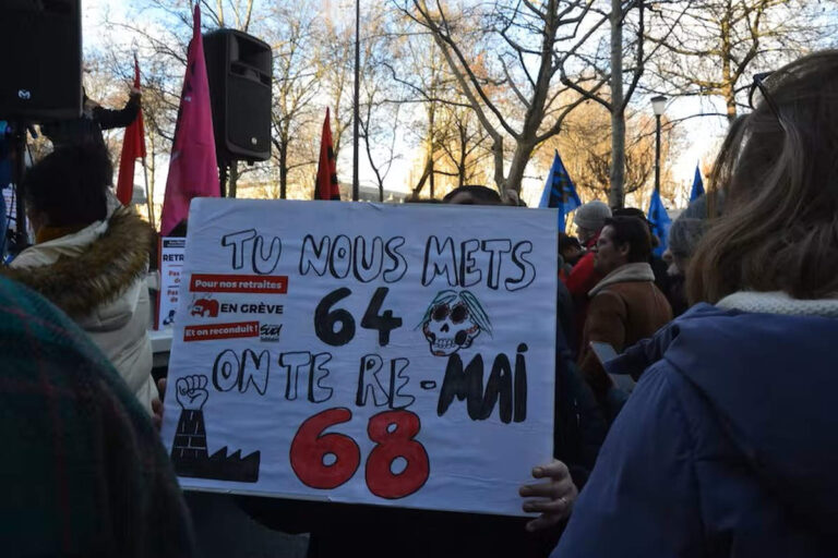 Manifestation du 31 janvier 2023. Beaucoup de références à Mai 68 dans les cortèges. Jeanne Menjoulet/Flickr, CC BY-NC-ND