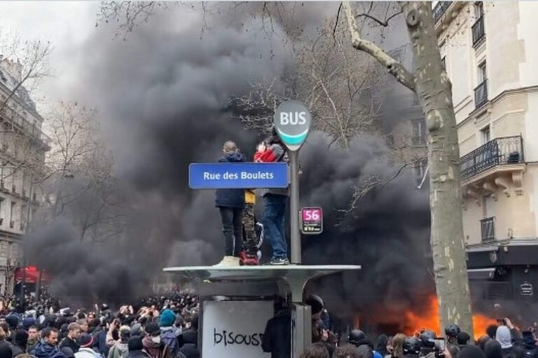 Manif à Paris, le 28 mars 2023 (capture Anonyme citoyen, Twitter)