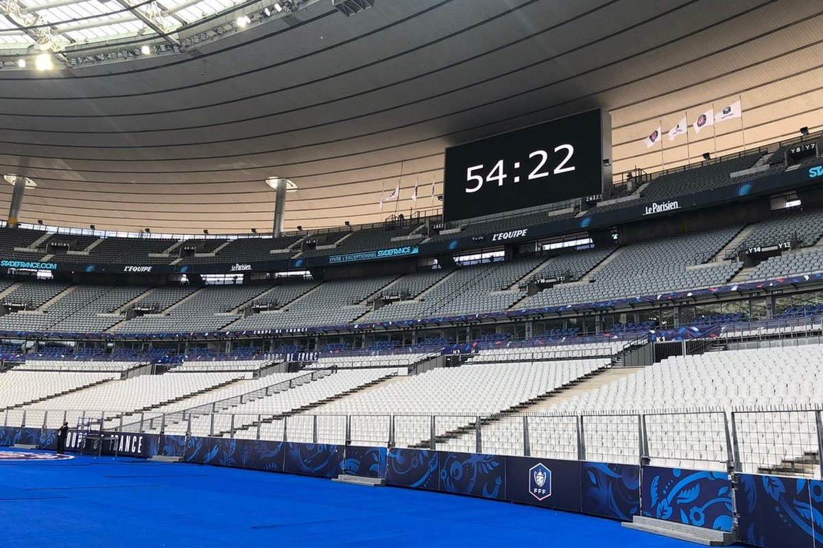 Des grilles dangereuses au Stade de France (capture Twitter, association nationale des supporters)