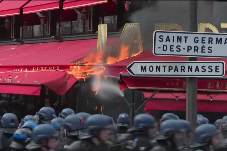 Incendie au restaurant La Rotonde en marge des manifs du 6 avril 2023 à Paris (capture BFMTV)