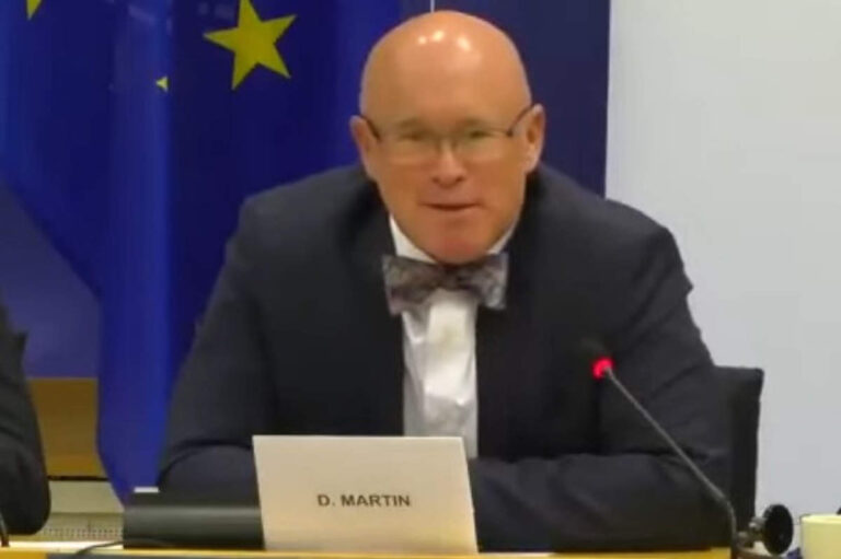Le Dr David E. Martin au Parlement européen (capture Youtube)