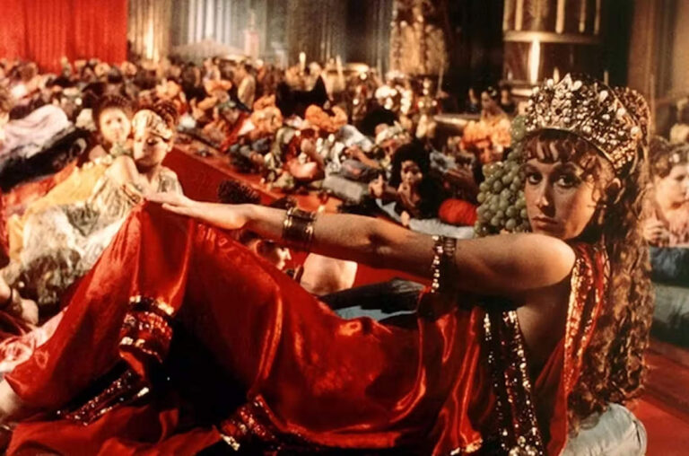 Helen Mirren dans le rôle de Caesonia (Caligula de Tinto Brass, 1979).