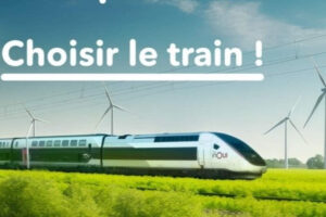 La SNCF mise sur l'éolien pour faire circuler les trains (capture pub SNCF)