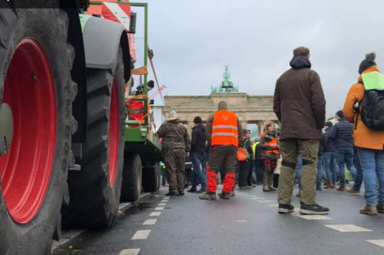 Les agriculteurs allemands envahissent la capitale, Berlin (capture euronews)