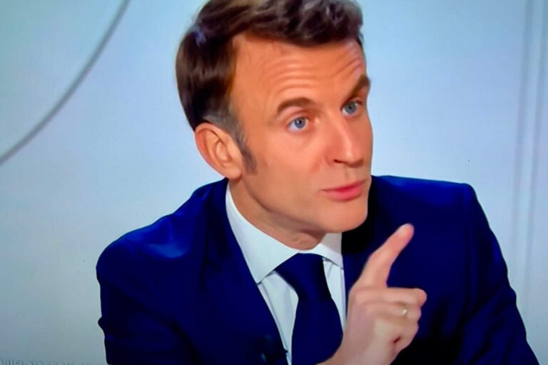 Le président Macron répond aux questions des journalistes de TF1 et France2 (capture X)