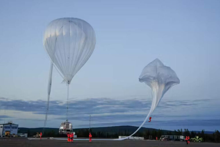 Lâcher d'un ballon stratosphérique pour la campagne Klimat 2021. Prodigima/CNES, Fourni par l'auteur