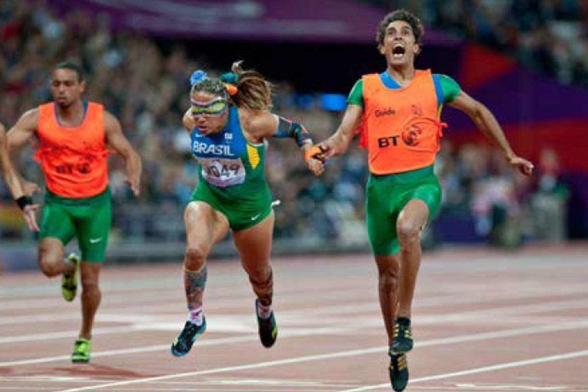 Terezinha Guilhermina et Guilherme Soares de Santana lors de la ﬁnale du 100m femme T11 aux Jeux paralympiques de Londres 2012Photographie (reproduction), 2012 © Clive Chilvers / Alamy Stock Photo 