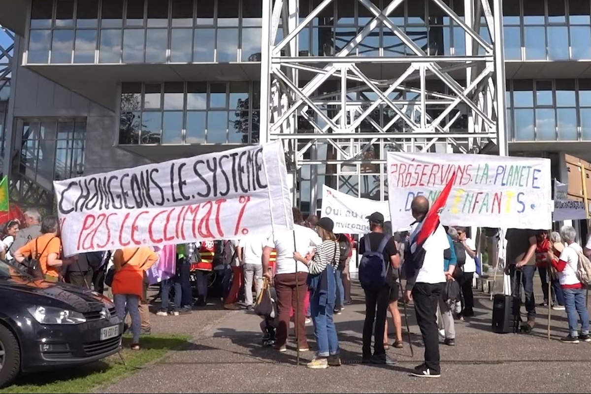 Manif devant le siège de l'euro métropole de Metz contre le PLUi