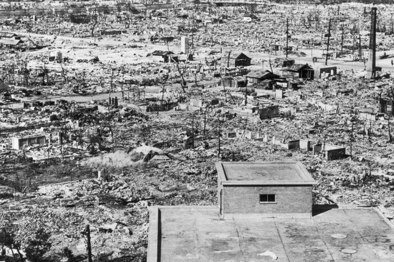 Les effets de la bombe atomique à Hiroshima (Domaine public)