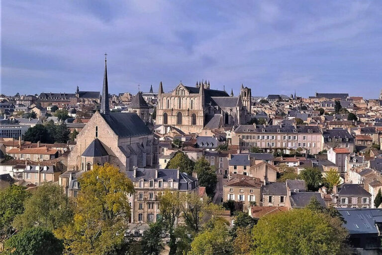 Poitiers, vue du centre historique (wikipédia)