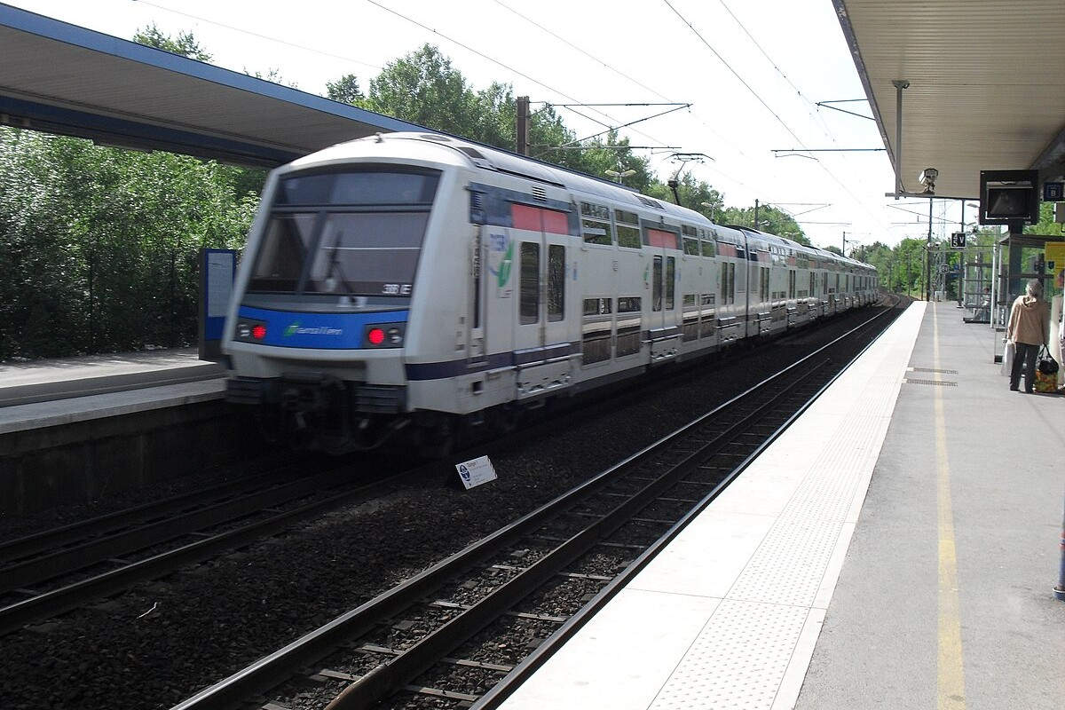 RER E à Ozoir-la-Ferrière (Eole99, CC BY-SA 3.0, via Wikimedia Commons