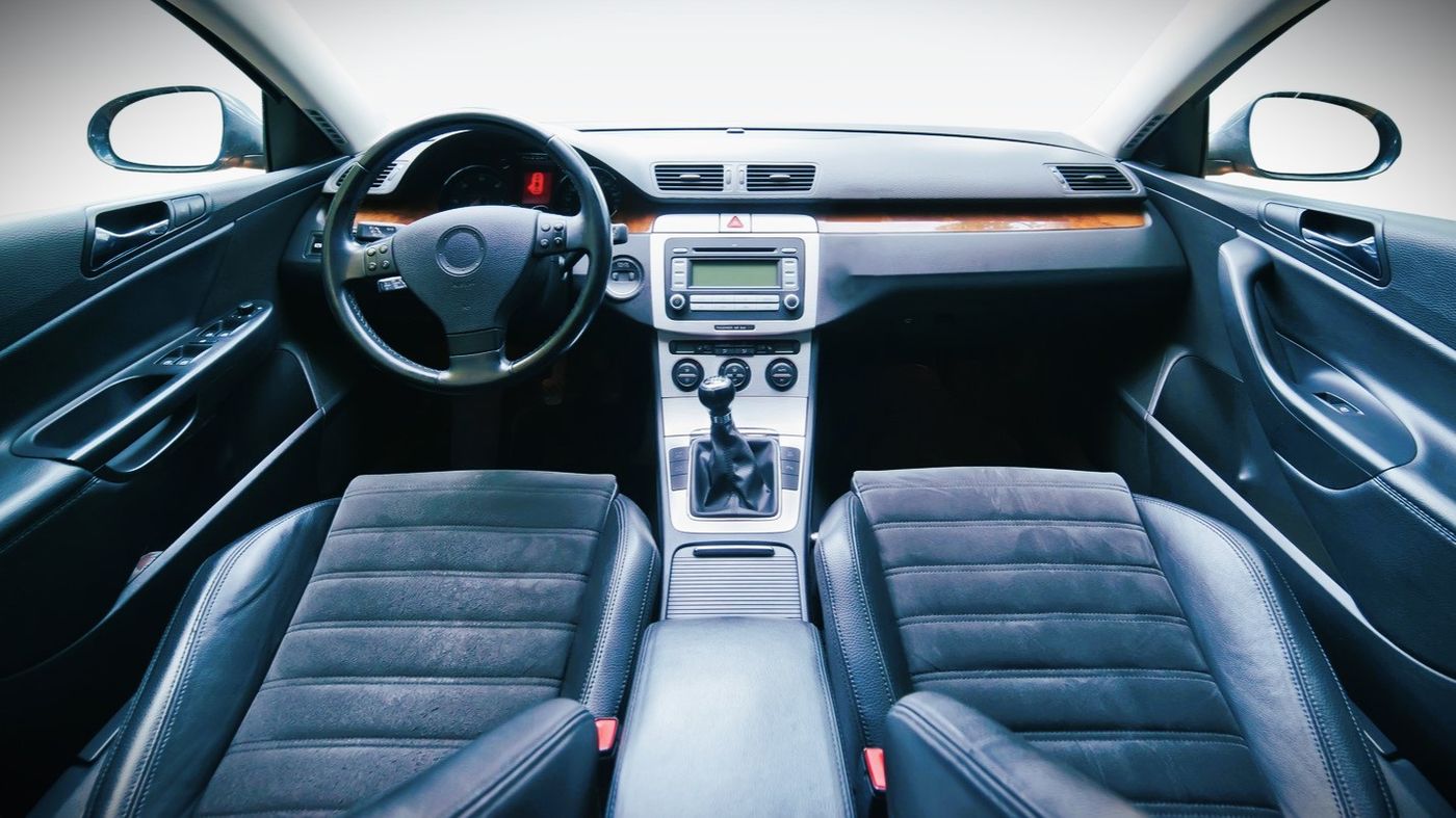 interieur-nettoyé-voiture-luxe