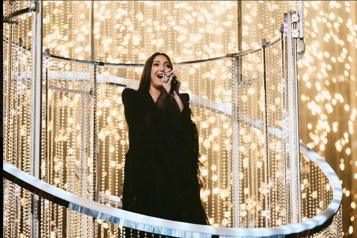 Yuval Raphael d'Israël a interprété New Day Will Rise lors de la grande finale de l'Eurovision 2025 à Bâle, Suisse (Eurovision).