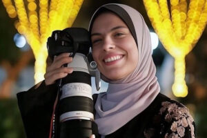 La photojournaliste Fatima Hassouna assassinée dans le bombardement de sa maison par Israël (capture X L'Humanité)