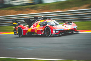 Départ de la course mythique des 24 h du Mans (Unsplash)